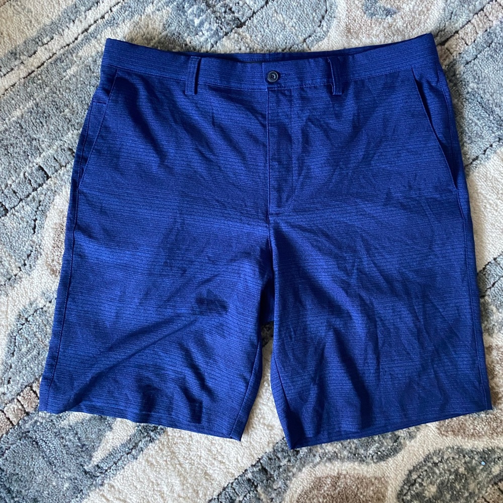 PGA TOUR GOLF SHORTS SIZE 36 blue